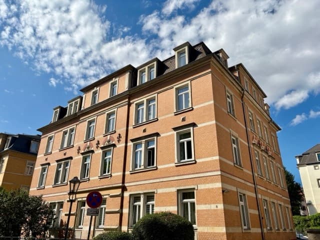 Stilvolle 3-Zimmer-Wohnung mit großem Balkon und Stellplatz ! – Foto 1 von 12