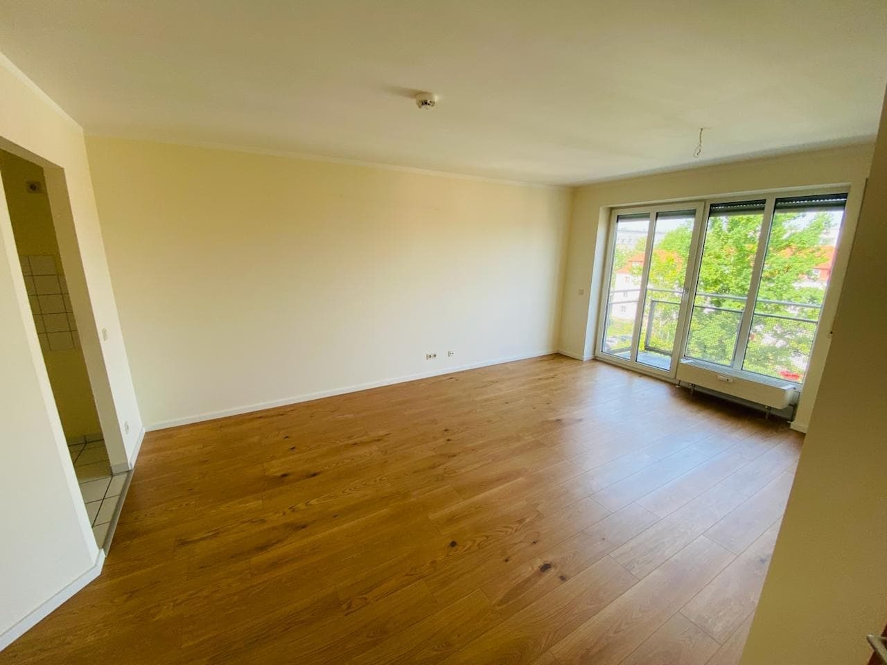 Drei Zimmer mit Blick über Striesen ! – Vorschaubild 3