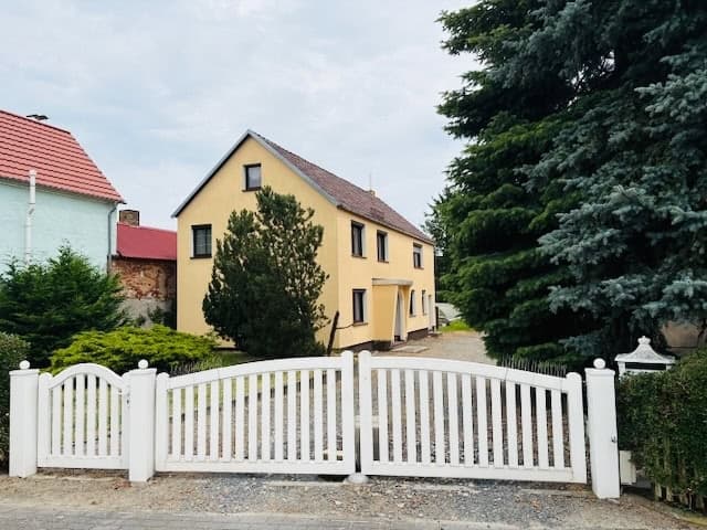 Landhaus mit viel Platz, Pool & großem Garten ! – Foto 1 von 16